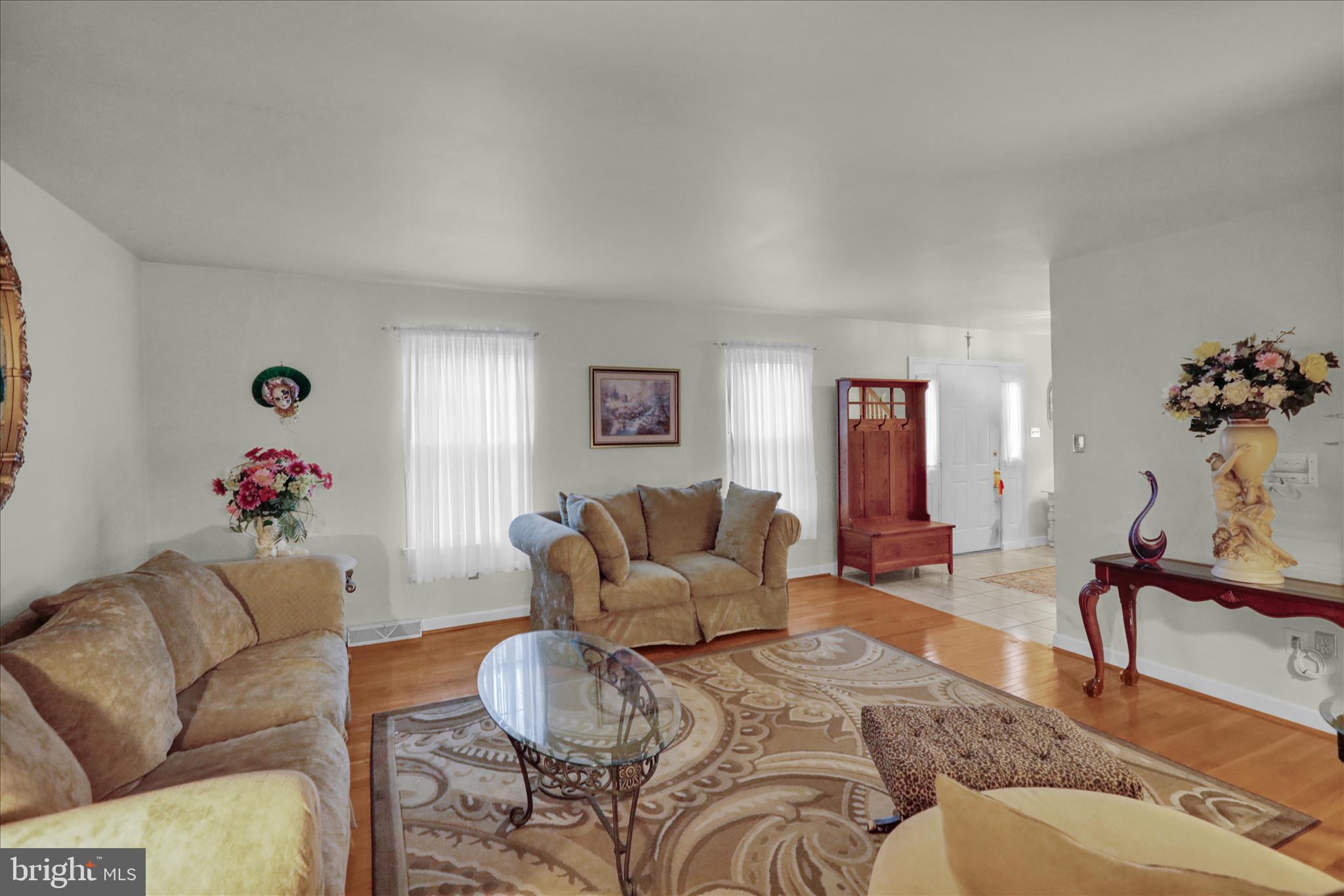 1189 Cedar Top Road Reading, PA 19607 - Photo 9 of 38 a living room with furniture and a couch