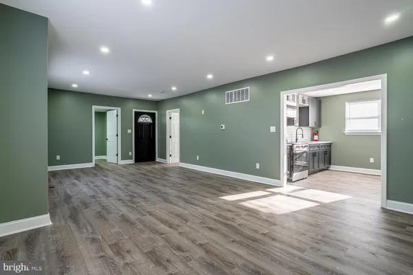 $2,050 | 95 New Freedom Road, Unit H1, Clementon, NJ 08021