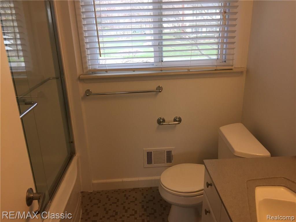 30012 Briarton Street Farmington, MI 48331 - Photo 45 of 48