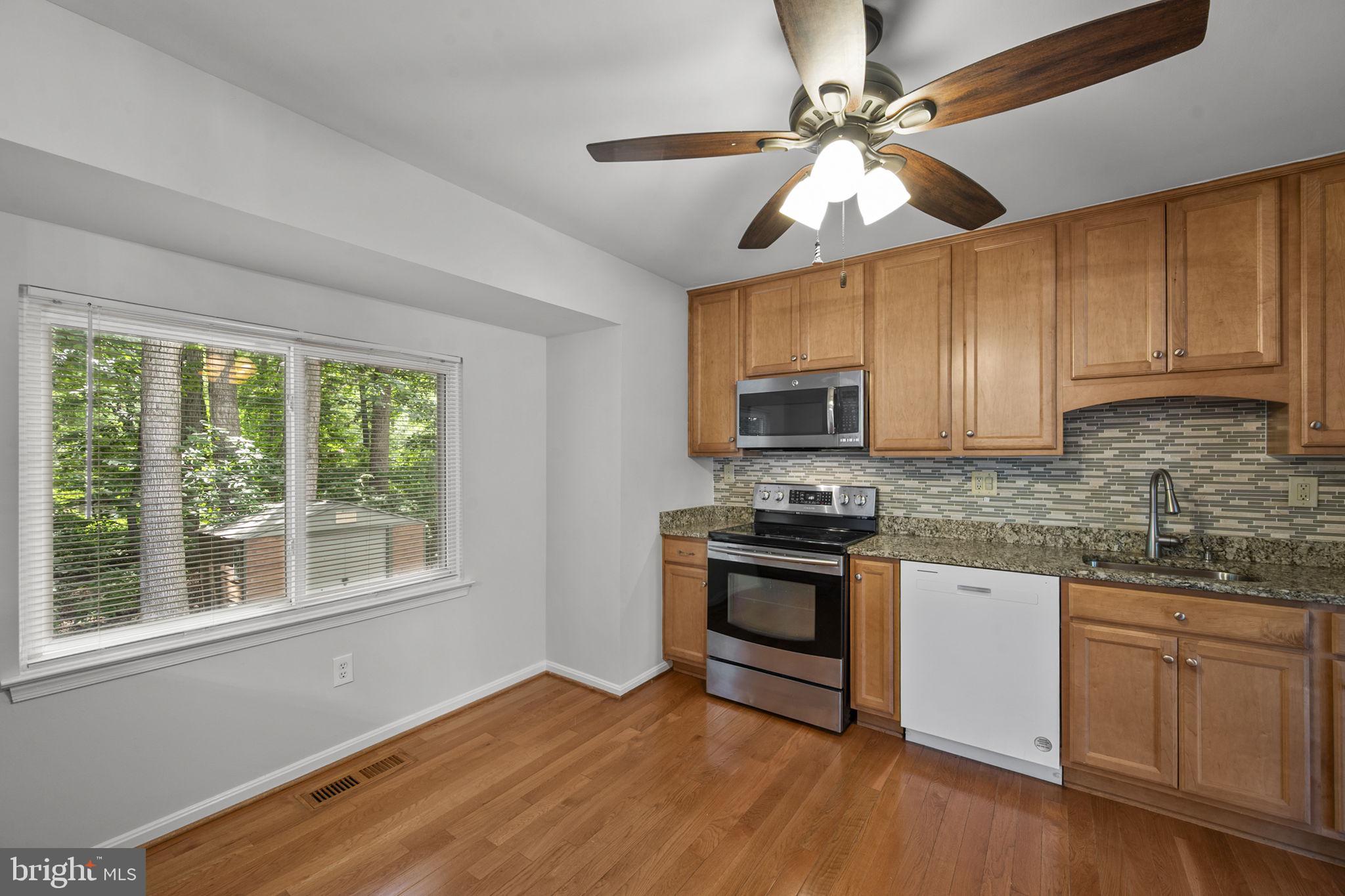 2422 Ivywood Road Reston, VA 20191 - Photo 20 of 72 Kitchen