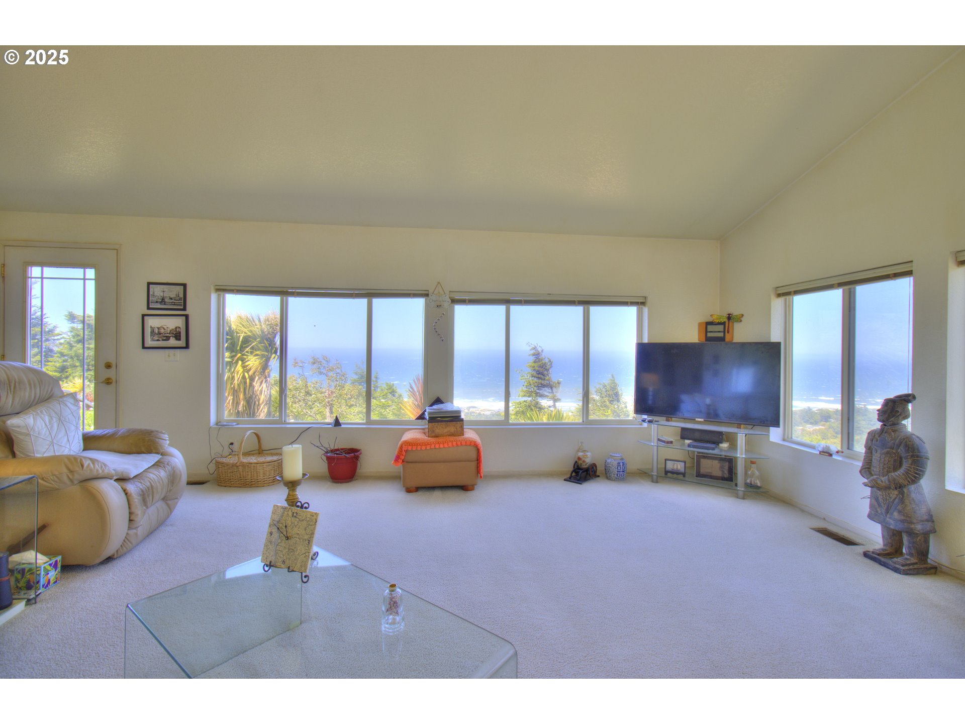94760 Adams Hill Road Gold Beach, OR 97444 - Photo 31 of 47 Living Room