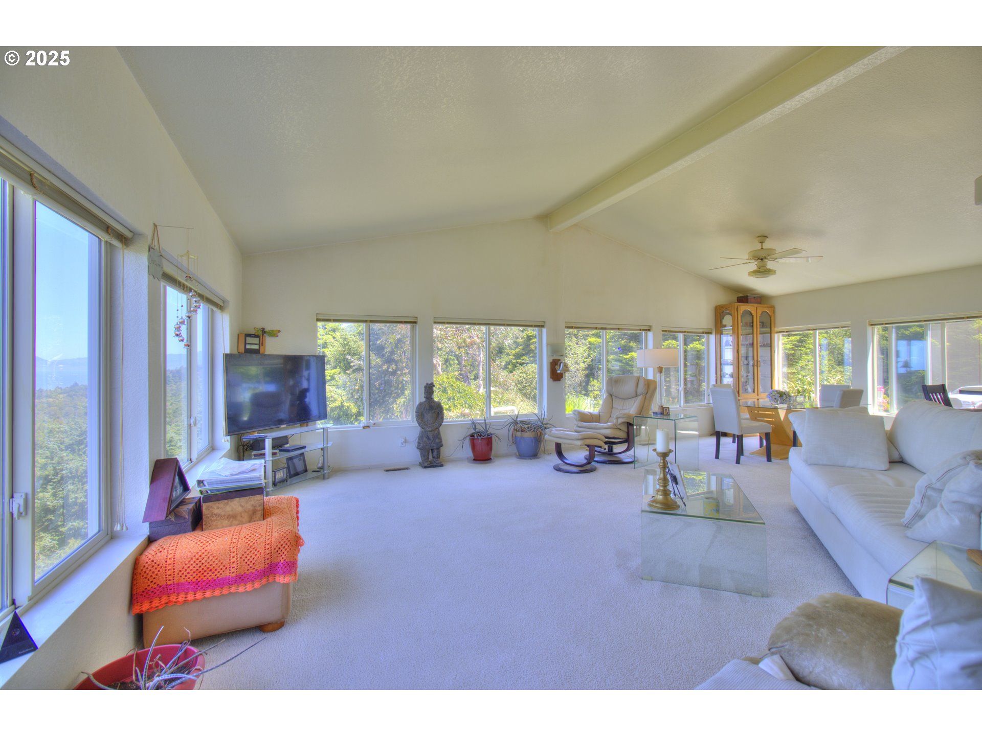 94760 Adams Hill Road Gold Beach, OR 97444 - Photo 32 of 47 Living Room