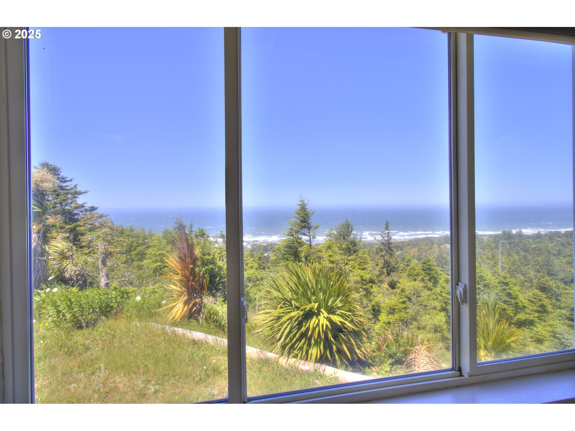 94760 Adams Hill Road Gold Beach, OR 97444 - Photo 34 of 47 Living Room