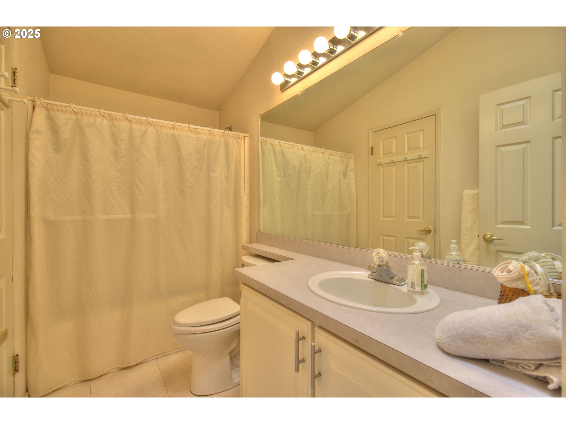 94760 Adams Hill Road Gold Beach, OR 97444 - Photo 41 of 47 Bathroom