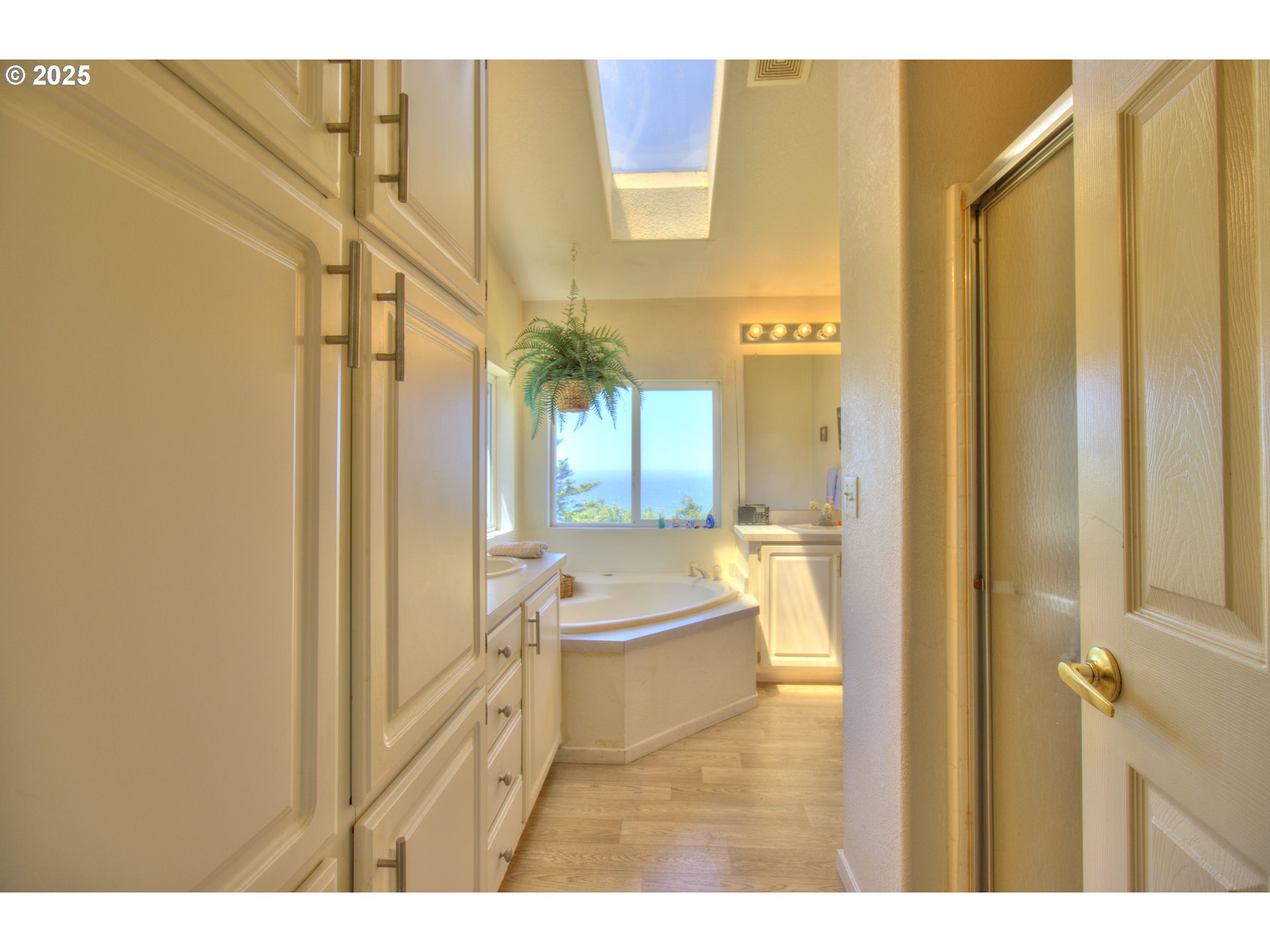 94760 Adams Hill Road Gold Beach, OR 97444 - Photo 42 of 47 Bathroom