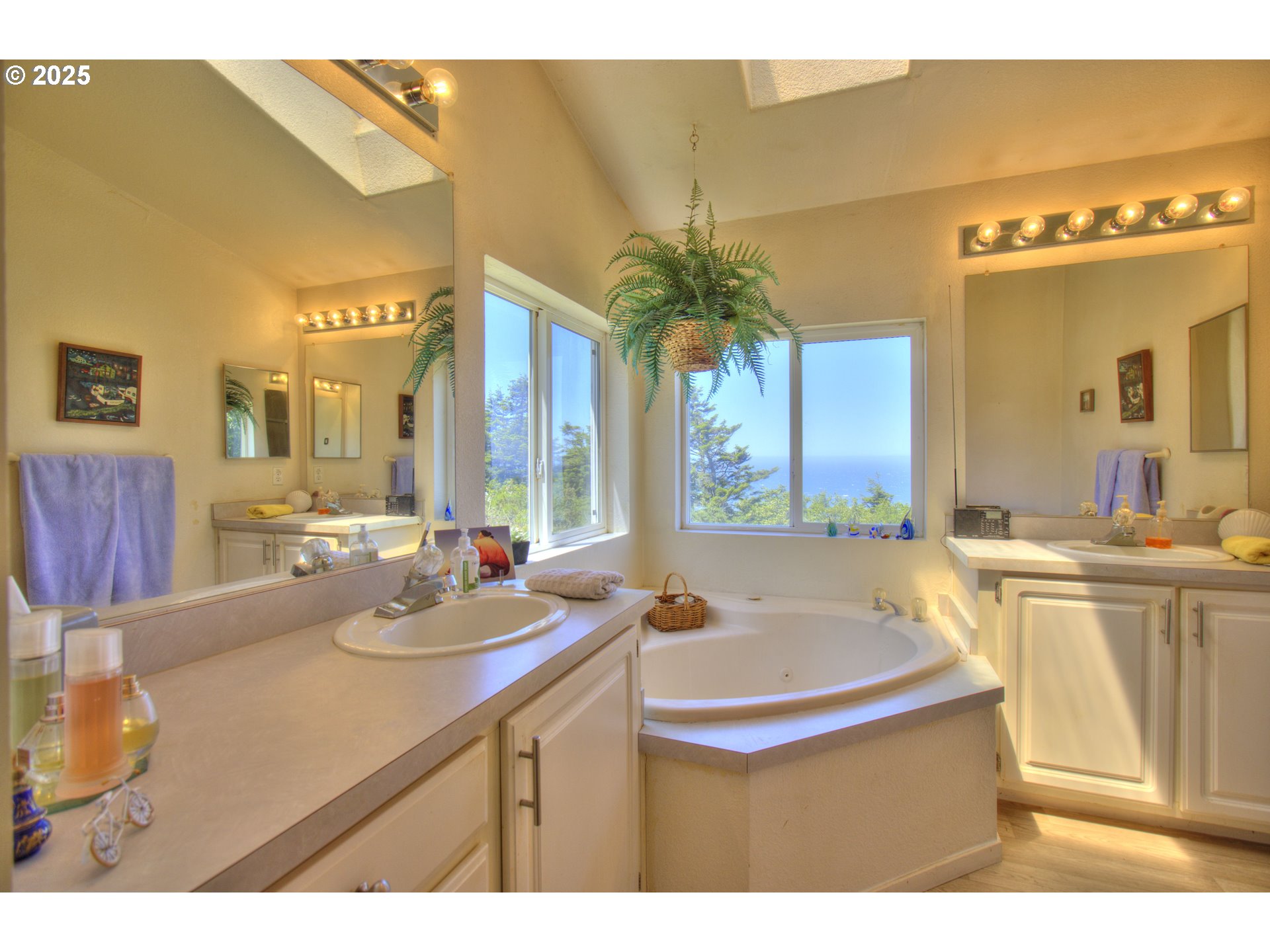94760 Adams Hill Road Gold Beach, OR 97444 - Photo 43 of 47 Bathroom