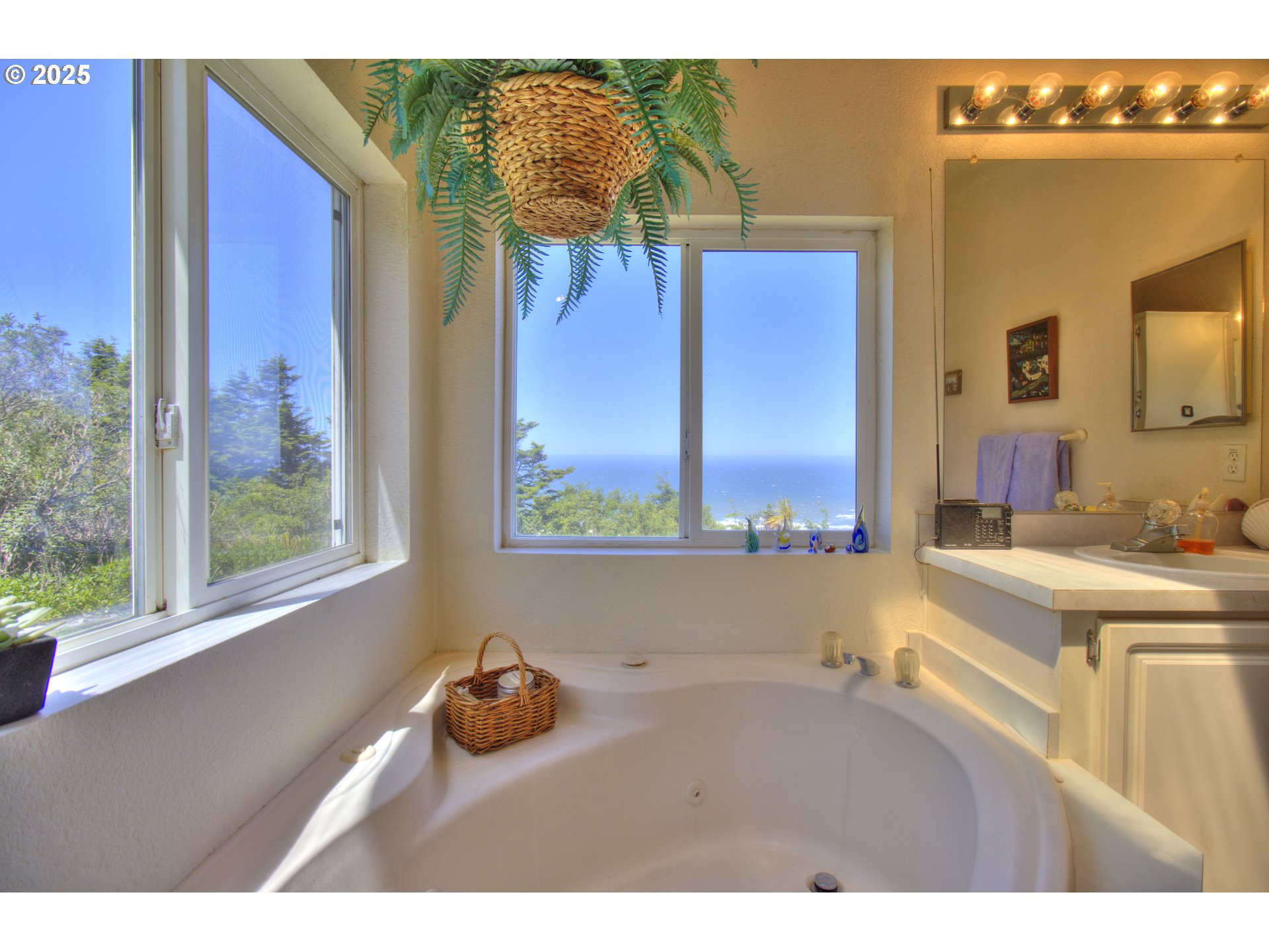 94760 Adams Hill Road Gold Beach, OR 97444 - Photo 44 of 47 Bathroom