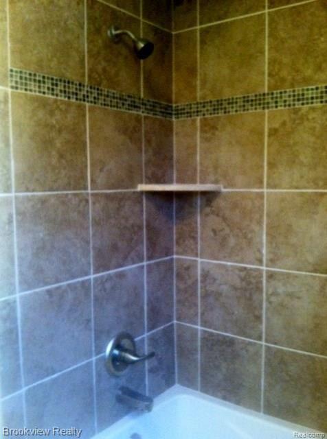 2548 Weaverton Rochester Hills, MI 48307 - Photo 9 of 21