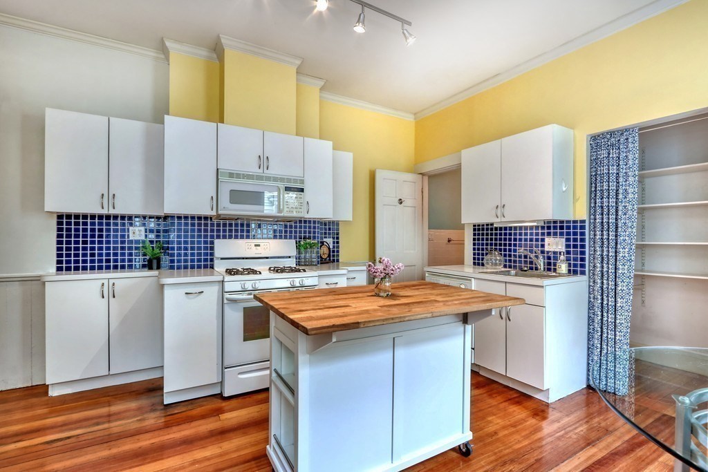 224 Chestnut Street, Unit 2 Cambridge, MA 02139 - Photo 6 of 17