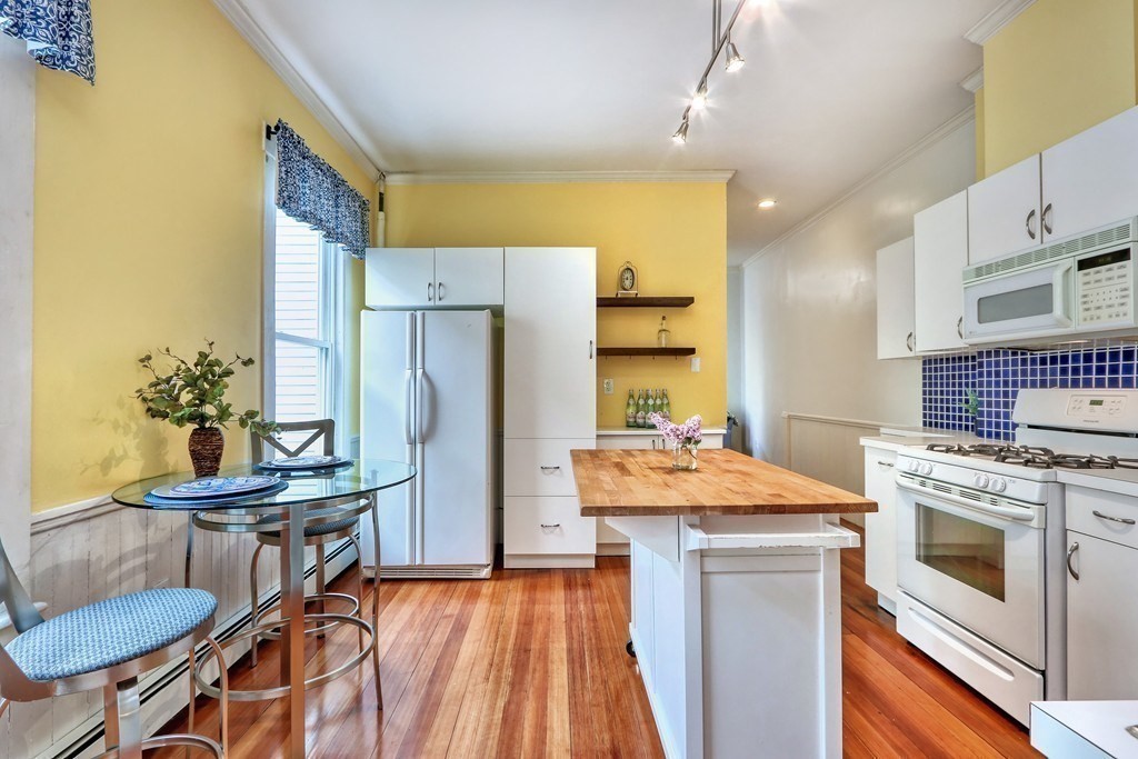 224 Chestnut Street, Unit 2 Cambridge, MA 02139 - Photo 7 of 17