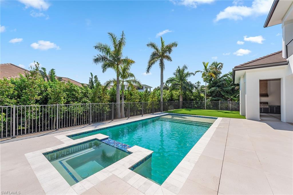 3280 Crayton Road Naples, FL 34103 - Photo 31 of 37