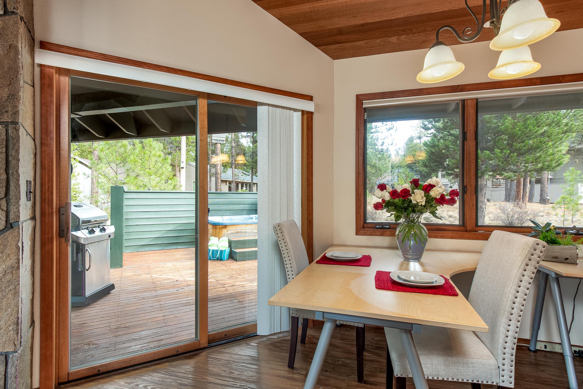 18143 Modoc Lane Sunriver, OR 97707 - Photo 5 of 28 Dining