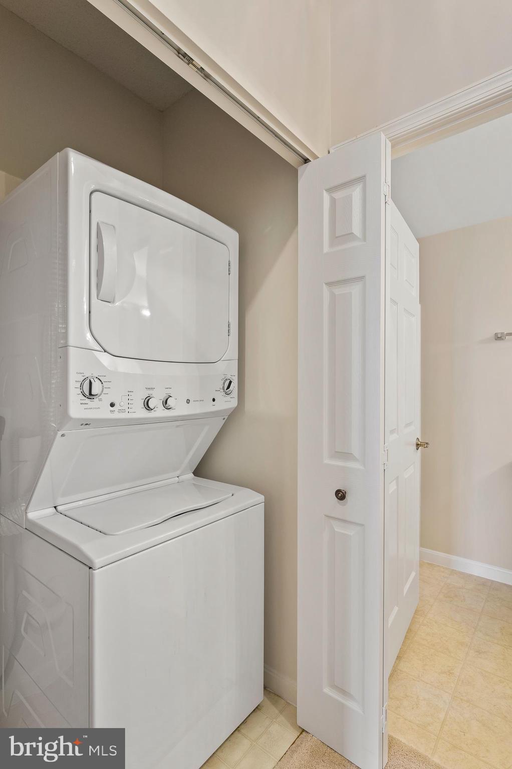 19355 Cypress Ridge Terrace, Unit 821 Leesburg, VA 20176 - Photo 24 of 27 a utility room with dryer and washer