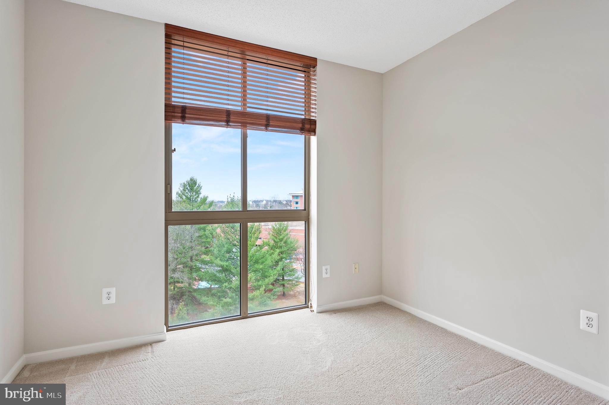 19355 Cypress Ridge Terrace, Unit 821 Leesburg, VA 20176 - Photo 8 of 27 an empty room with a window