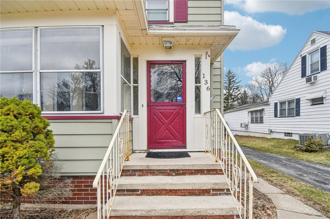 136 Avondale Road Irondequoit, NY 14622 - Photo 4 of 35