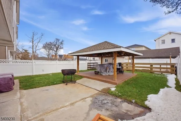 a view of a house with backyard porch and garden