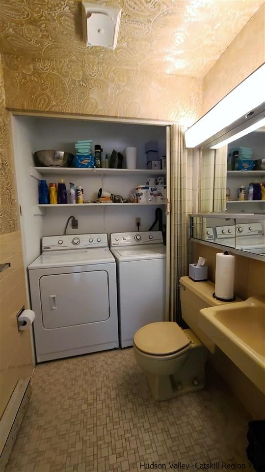 52 Medallion Road Kiamesha Lake, NY 12751 - Photo 13 of 31 a bathroom with a toilet a sink and a bathtub
