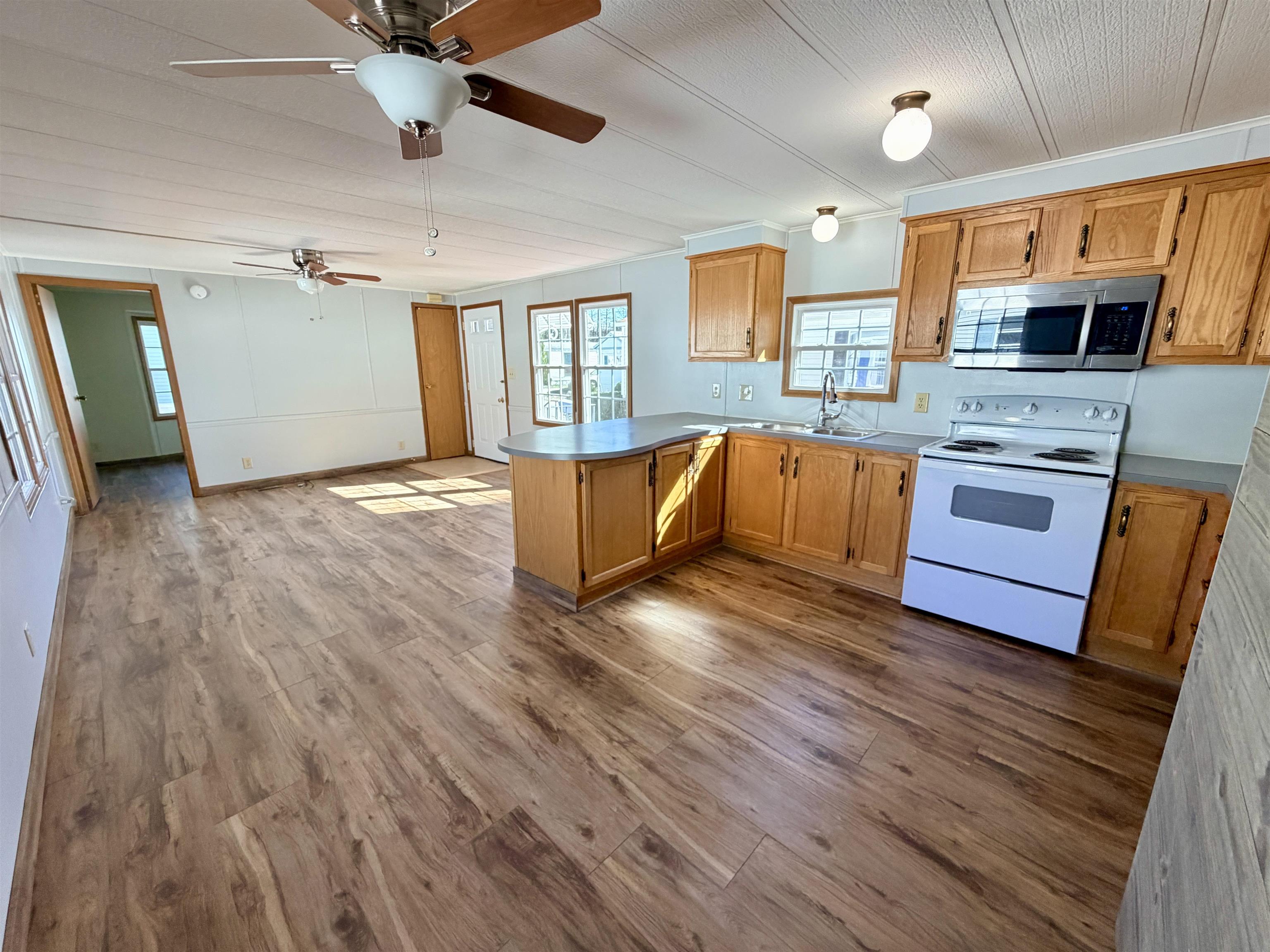 41 Thistle Way Manchester, NH 03109 - Photo 10 of 20