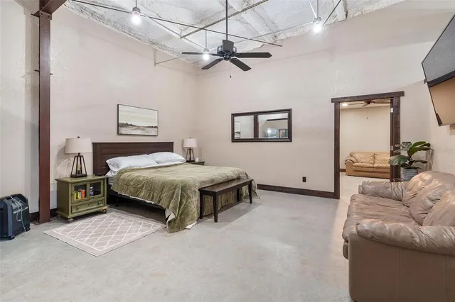 $1,200,000 | 7086 Number 2 Road, Howey-in-the-Hills, FL 34737