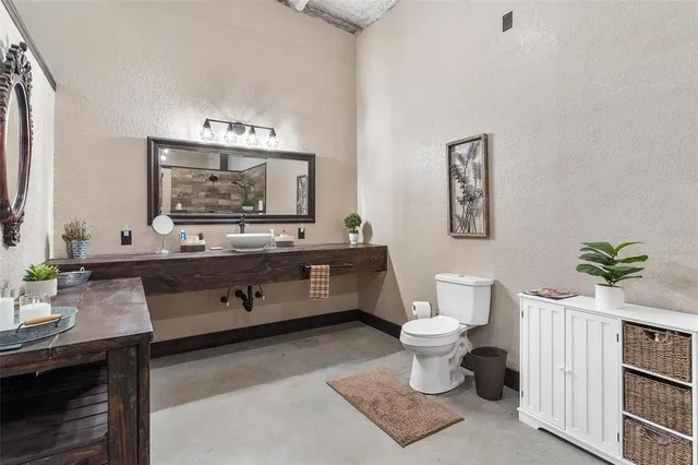 $1,200,000 | 7086 Number 2 Road, Howey-in-the-Hills, FL 34737