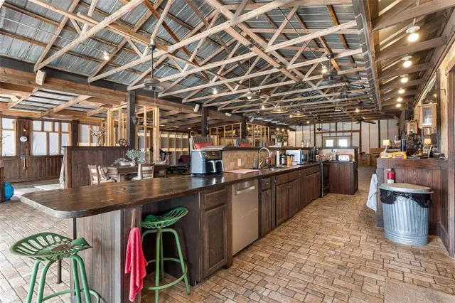 $1,200,000 | 7086 Number 2 Road, Howey-in-the-Hills, FL 34737