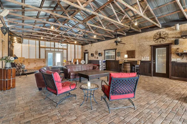 $1,200,000 | 7086 Number 2 Road, Howey-in-the-Hills, FL 34737