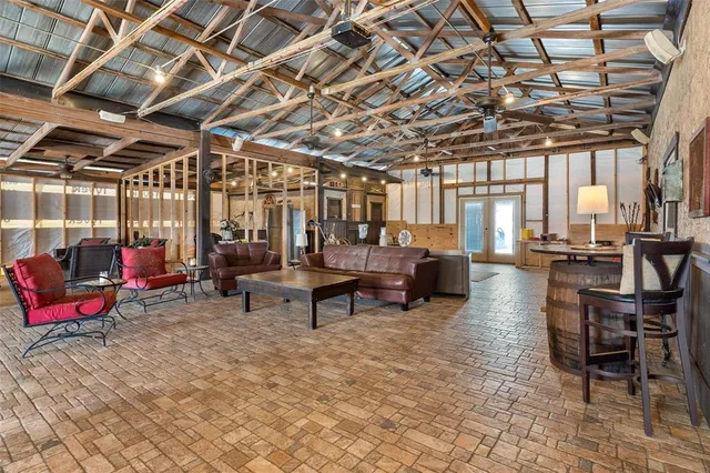 $1,200,000 | 7086 Number 2 Road, Howey-in-the-Hills, FL 34737