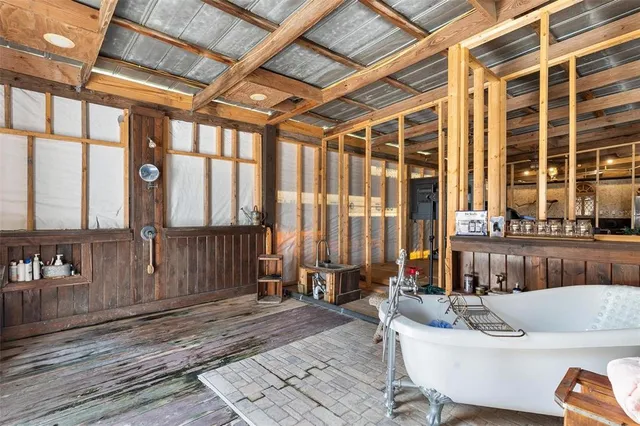 $1,200,000 | 7086 Number 2 Road, Howey-in-the-Hills, FL 34737