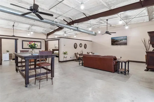 $1,200,000 | 7086 Number 2 Road, Howey-in-the-Hills, FL 34737