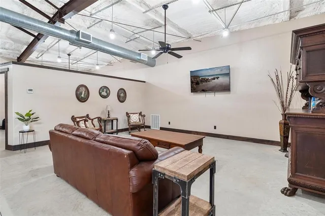 $1,200,000 | 7086 Number 2 Road, Howey-in-the-Hills, FL 34737