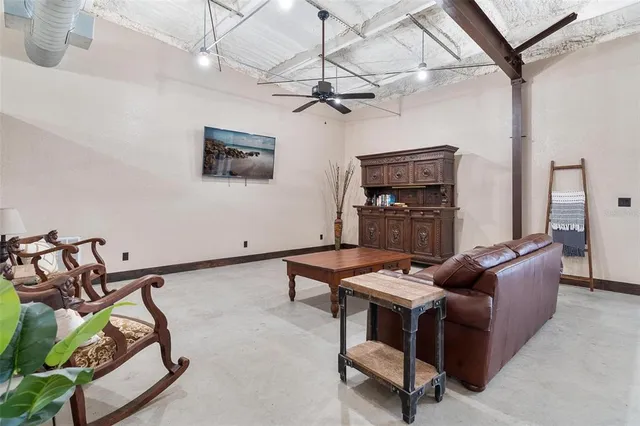 $1,200,000 | 7086 Number 2 Road, Howey-in-the-Hills, FL 34737