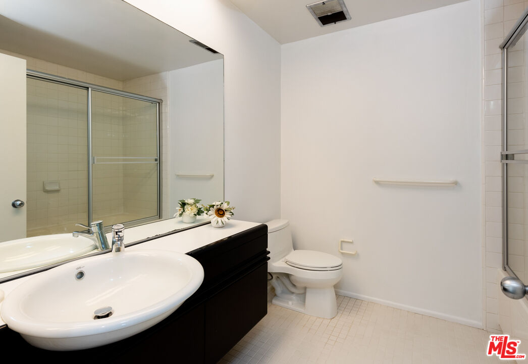 20 Voyage Street Marina del Rey, CA 90292 - Photo 18 of 28 a bathroom with a sink and a mirror