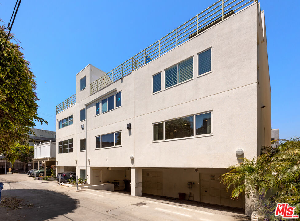 20 Voyage Street Marina del Rey, CA 90292 - Photo 27 of 28 a view of building with large windows