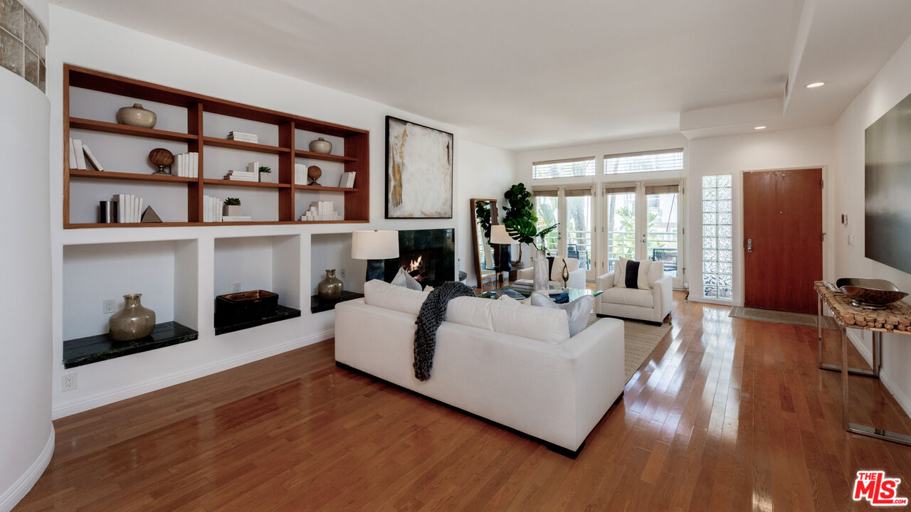 20 Voyage Street Marina del Rey, CA 90292 - Photo 3 of 28 a living room with furniture and a flat screen tv