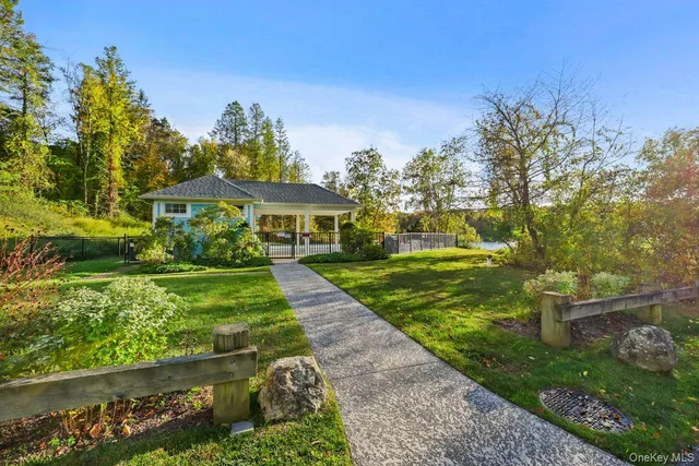 $775,000 | 4 Mane Way, Pawling, NY 12564