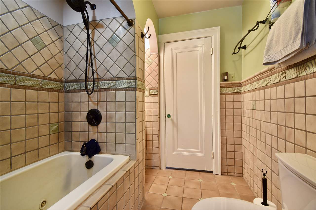 826 Barrington Road Grosse Pointe, MI 48230 - Photo 21 of 31 50024897-20.JPG