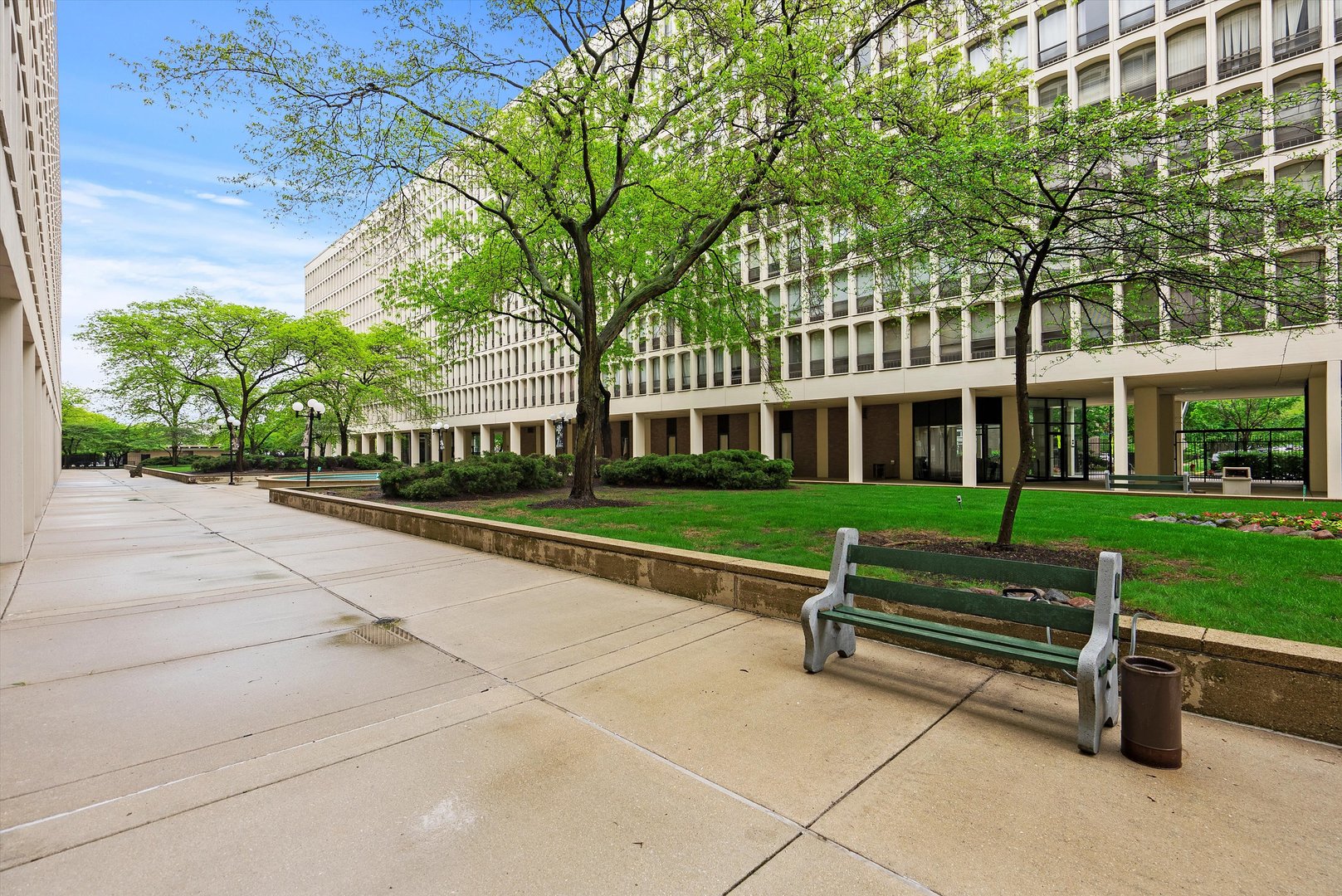 1450 East 55th Place, Unit 317S Chicago, IL 60637 - Photo 22 of 25 a house with a garden and trees