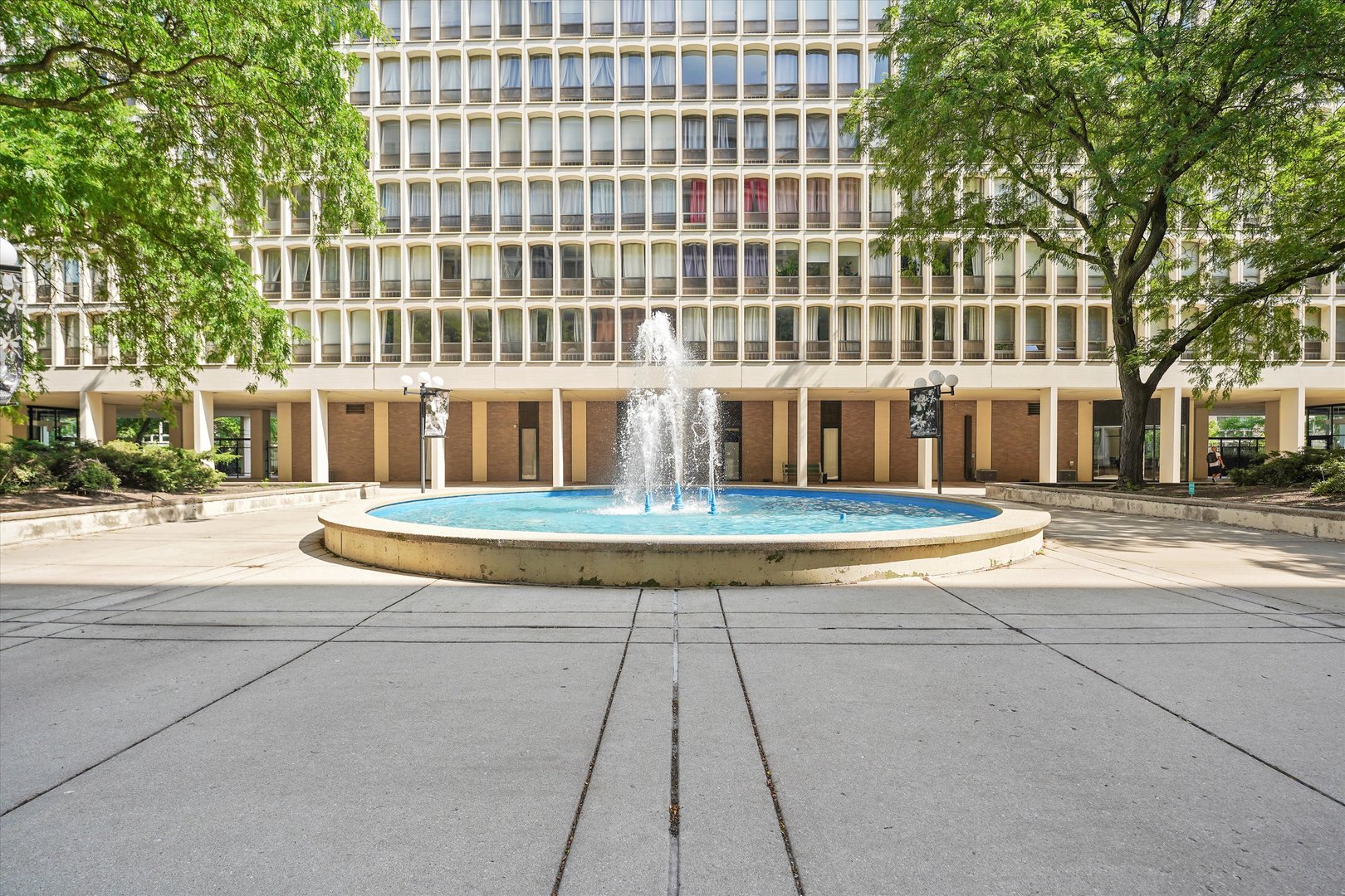 1450 East 55th Place, Unit 317S Chicago, IL 60637 - Photo 4 of 25 front view of a building