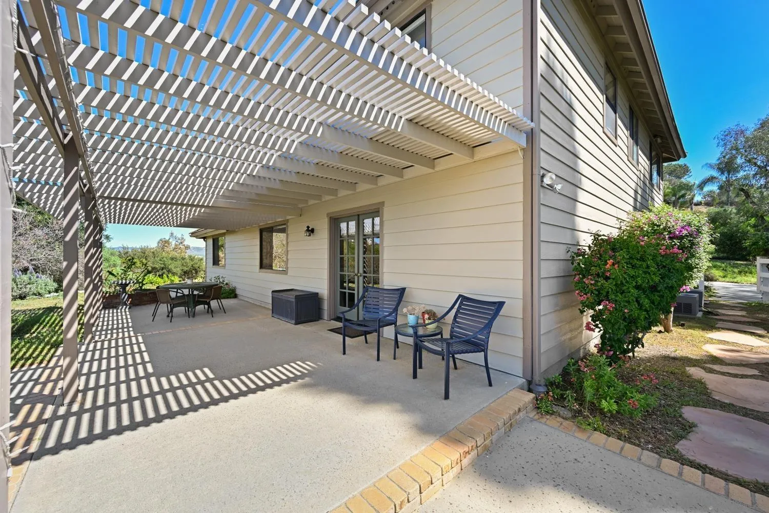 1282 Olive Avenue Fallbrook, CA 92028 - Photo 32 of 55 a patio with table and chairs
