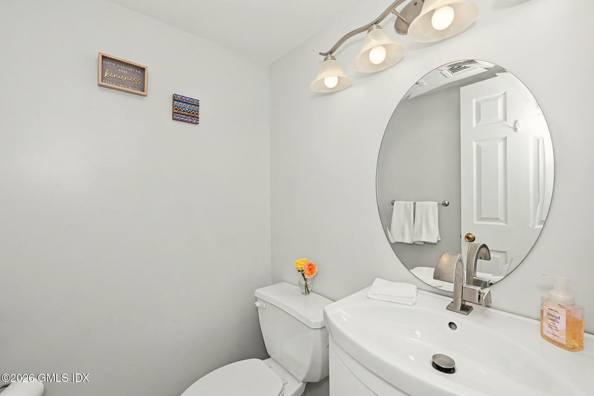 21 Highland Road, Unit 21 Stamford, CT 06901 - Photo 8 of 19 Powder Room