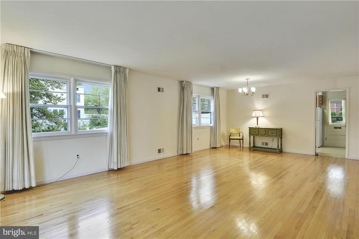 11412 Kenton Place Silver Spring, MD 20902 - Photo 11 of 29 Dining Room
