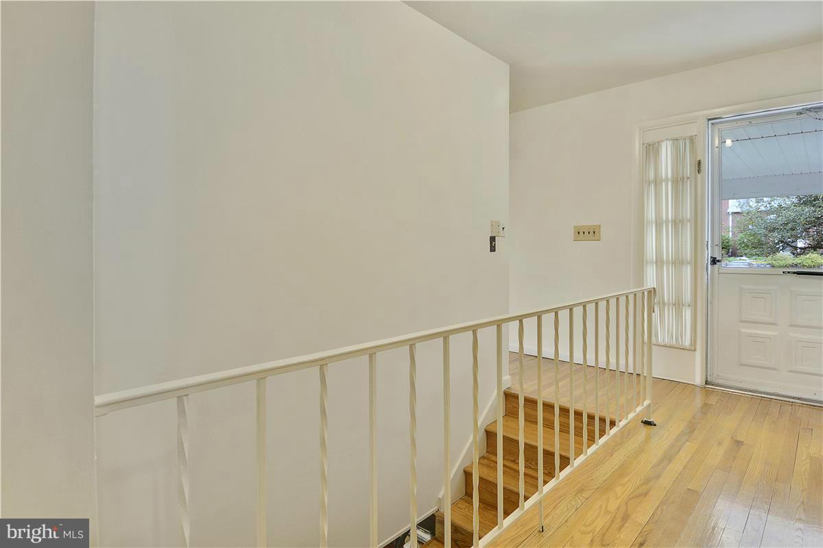 11412 Kenton Place Silver Spring, MD 20902 - Photo 4 of 29 foyer