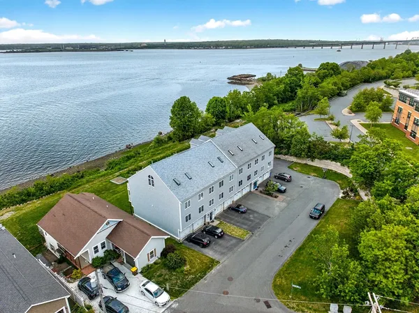 $569,900 | 271 Draper Street, Unit 4, Fall River, MA 02724