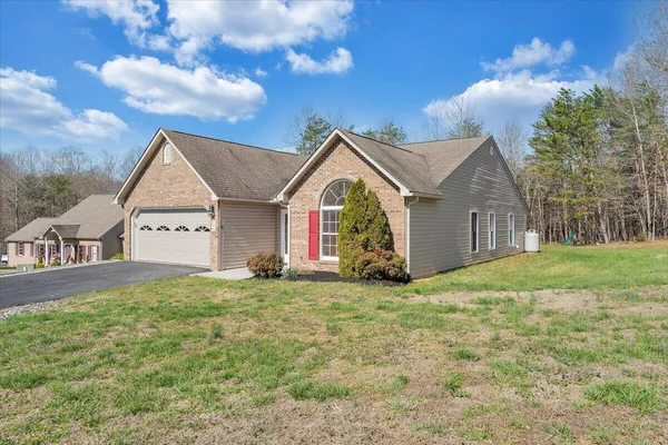 $399,000 | 204 Montgomery Farms Avenue, Moneta, VA 24121