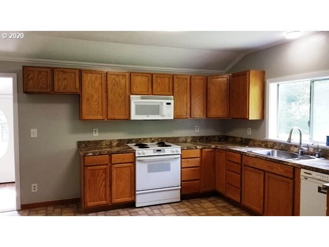 52535 Big Creek Road Myrtle Point, OR 97458 - Photo 17 of 31 Gallery Image 17