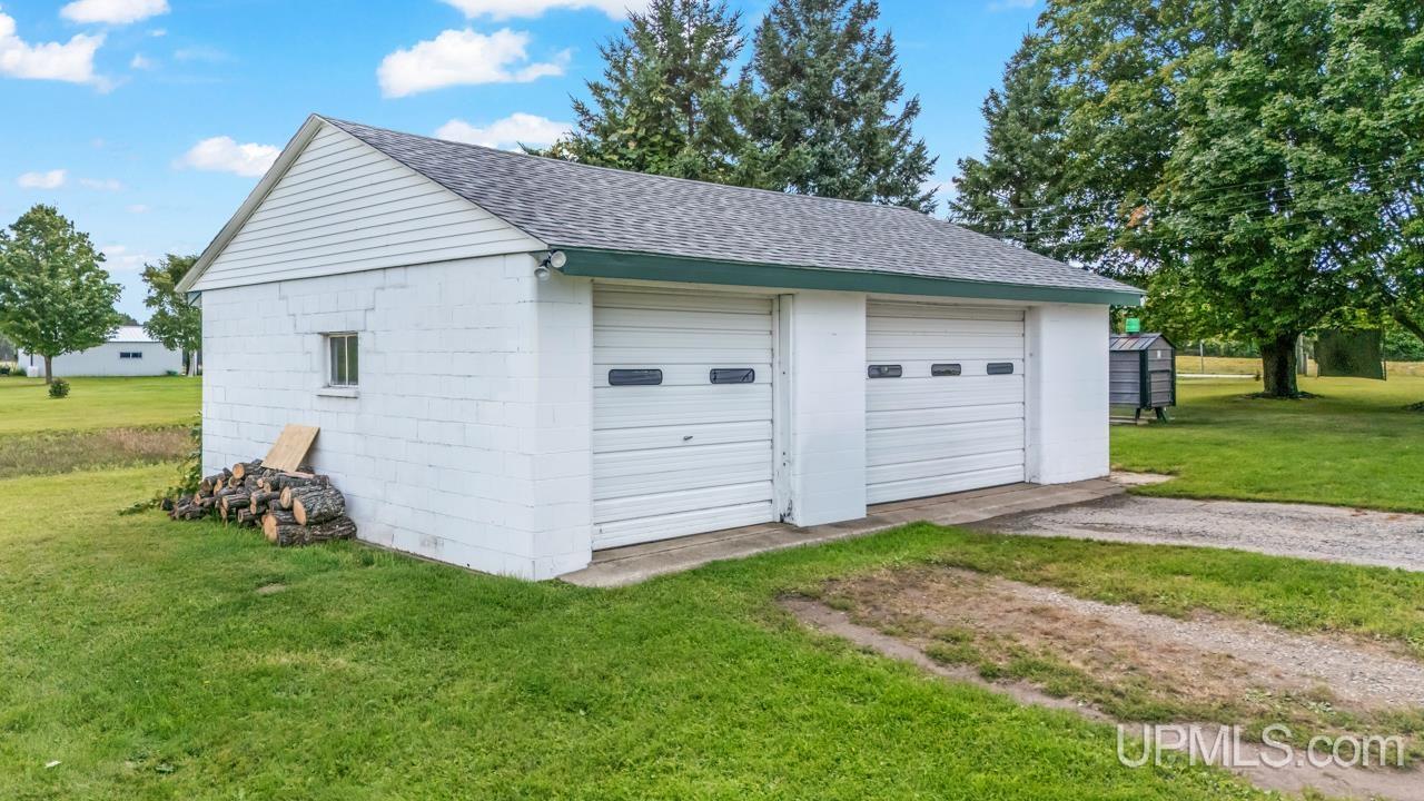 1907 17th Road Bark River, MI 49807 - Photo 8 of 32