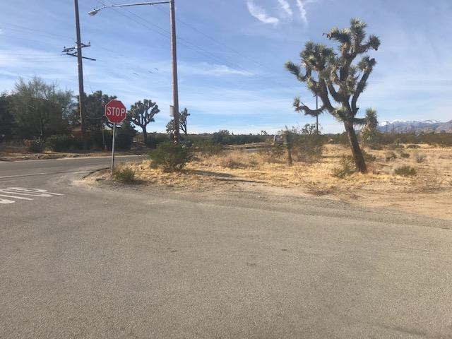 7282 Olympic Road Joshua Tree, CA 92252 - Photo 2 of 4 a view of a lake