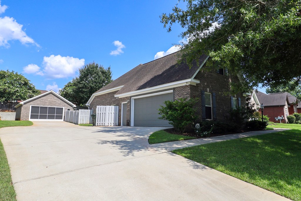 643 Westbrook Road Dothan, AL 36303 - Photo 2 of 48