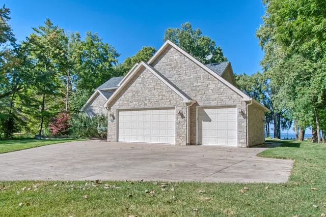 $1,425,000 | 5100 Streich Lane, Black Wolf, WI 54902