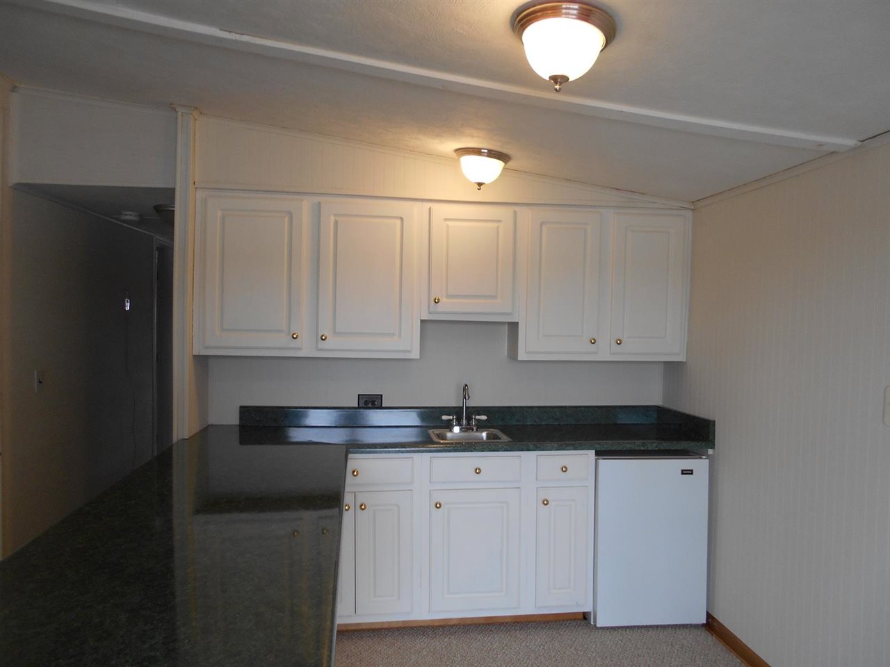 189 Dickson Cove Road Campobello, SC 29322 - Photo 13 of 21